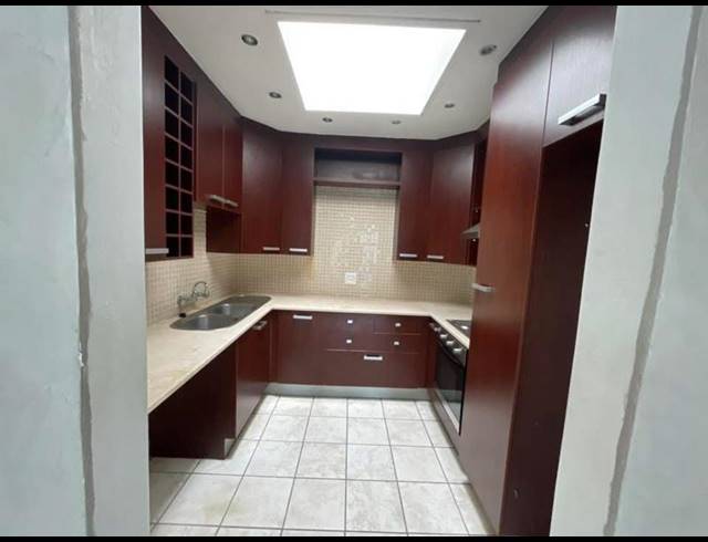 2 BEDROOM TOWNHOUSE FOR SALE IN SANDOWN